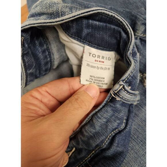 Torrid 24T denim jeans. Measures approx 44w x 30 Inseam x 12 rise. Has a cut hem - Picture 8 of 9
